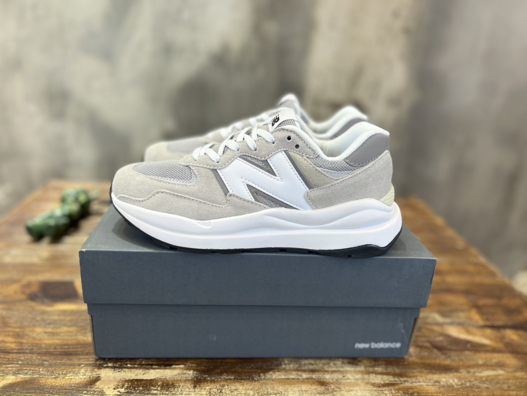 New Balance 5740