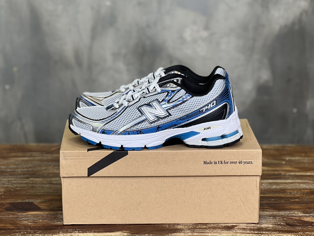 New Balance 740