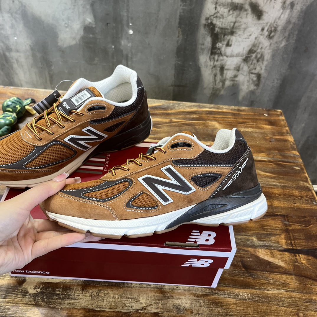 New Balance 990