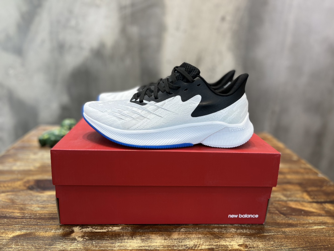 New Balance FueCell prism