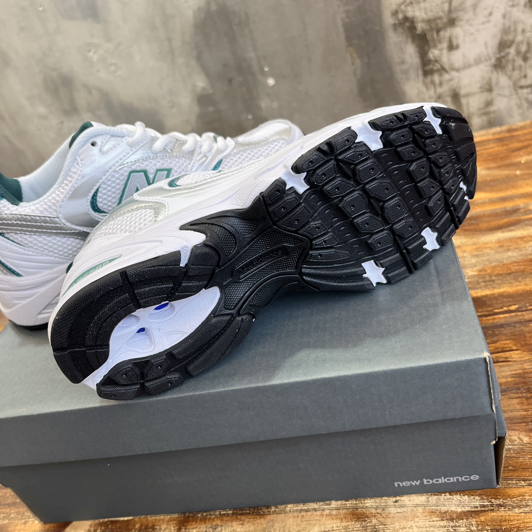 New Balance 530