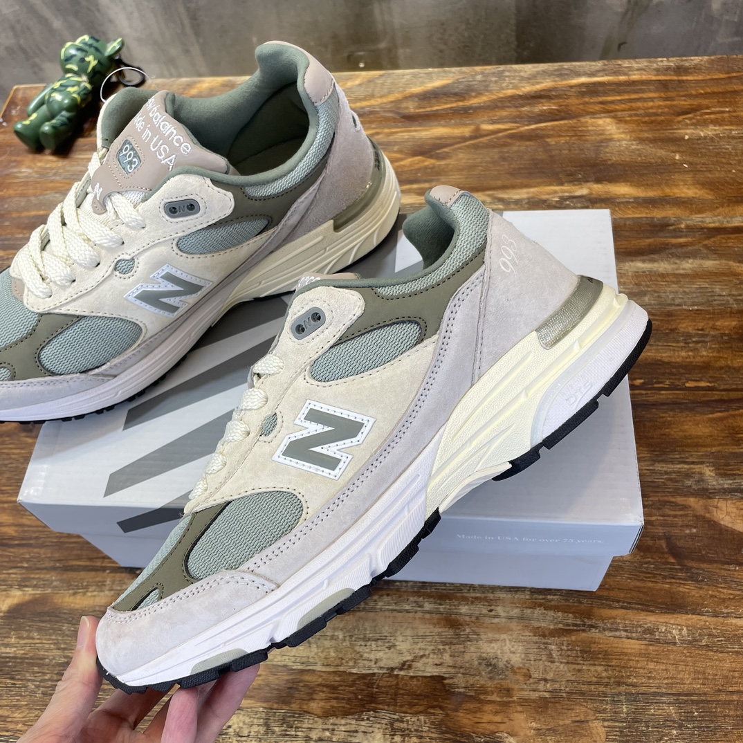 New Balance 993