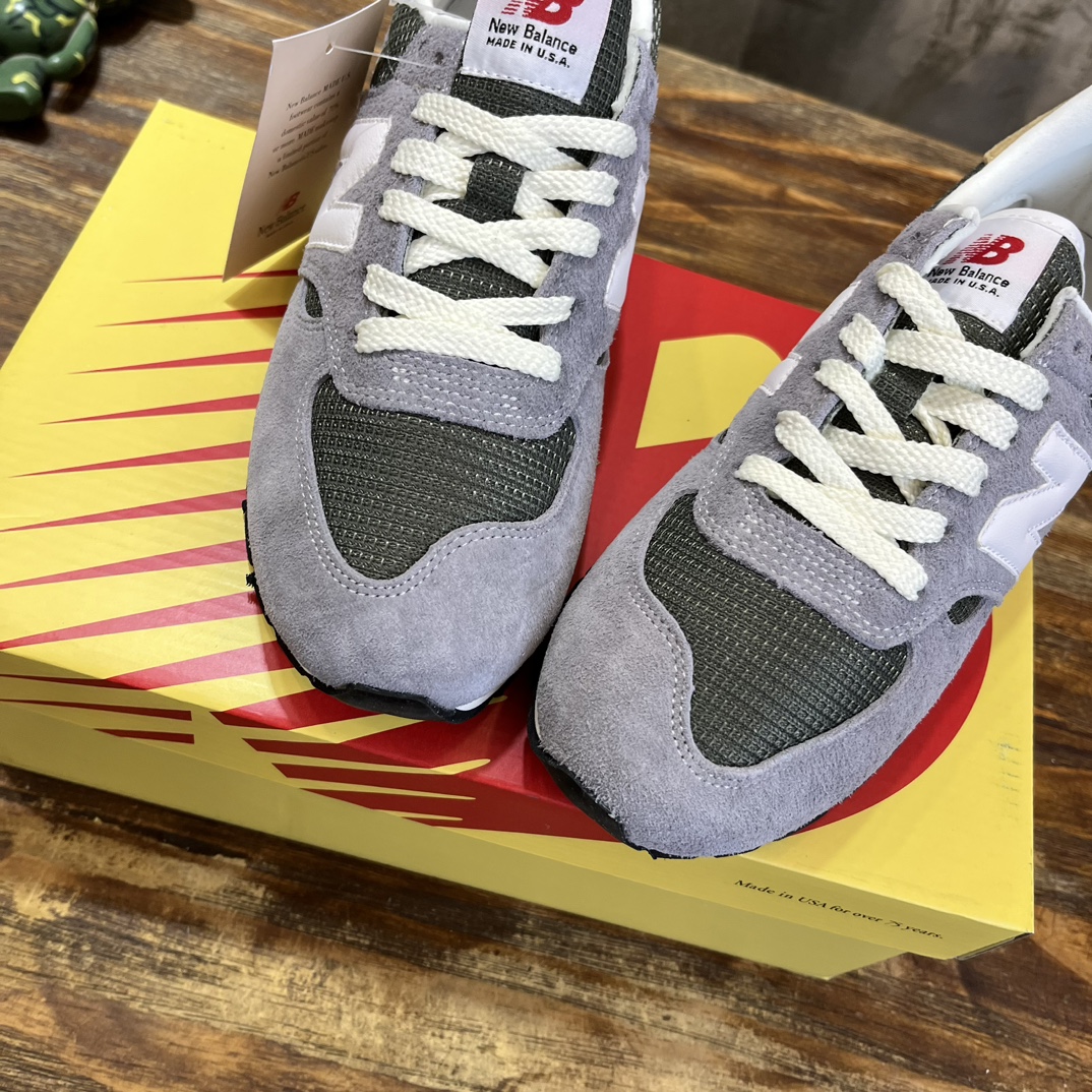 New Balance 990