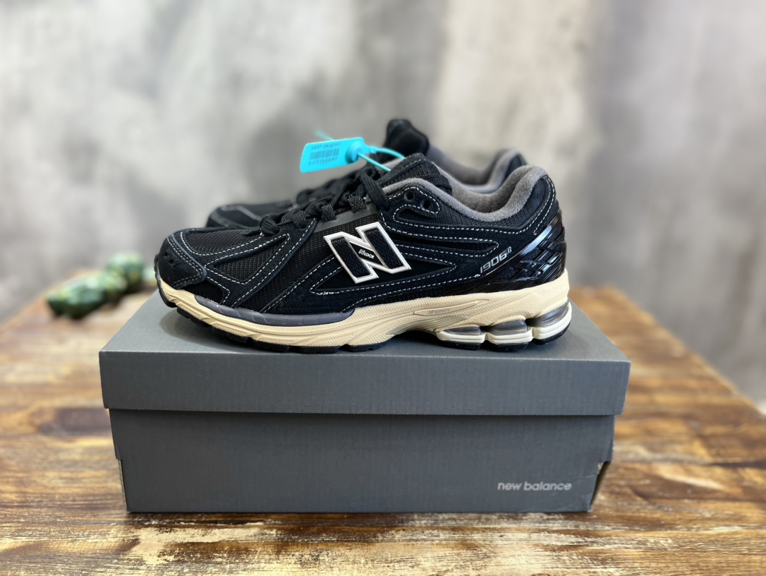 New Balance 1906