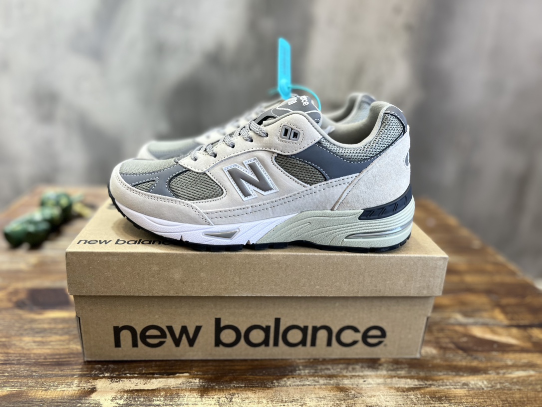 New Balance 991