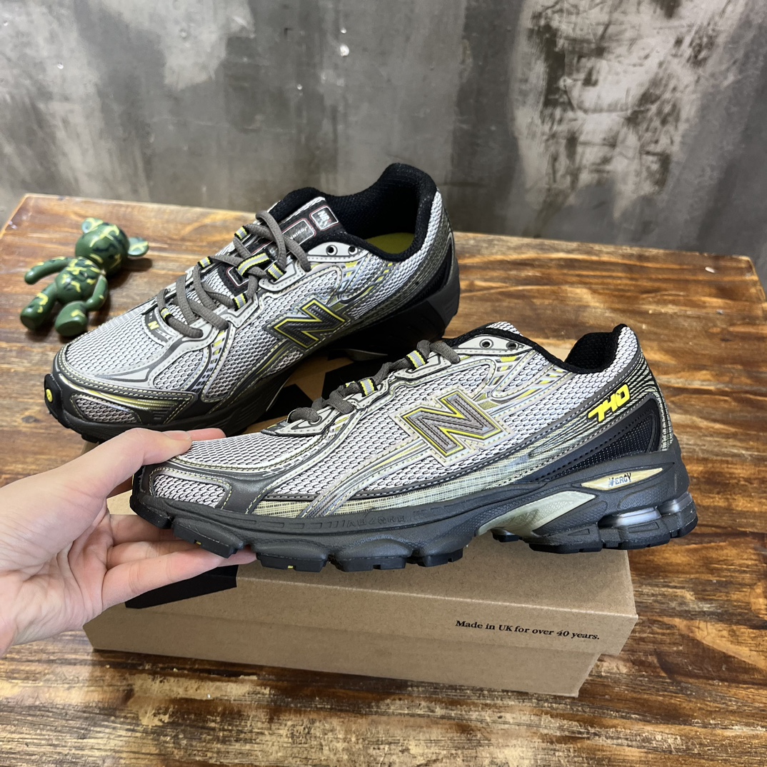 New Balance 740