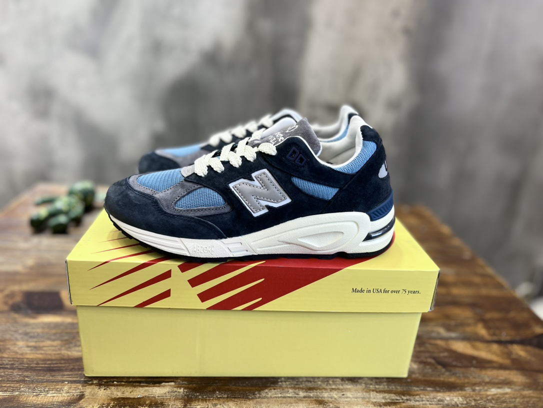 New Balance 990