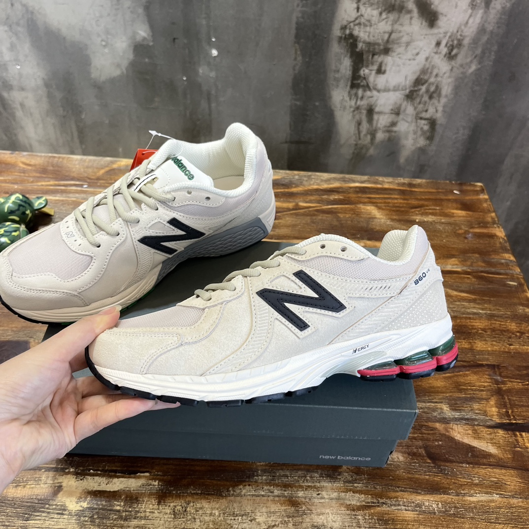 New Balance 860