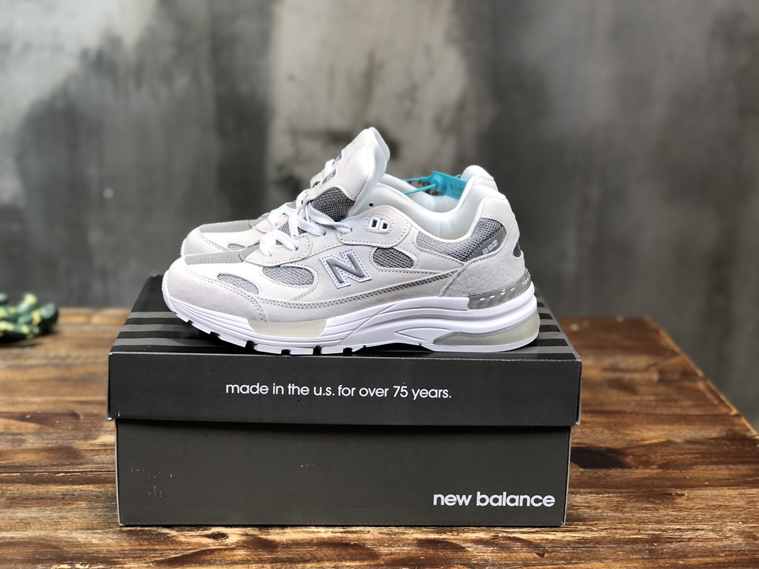 New Balance 992