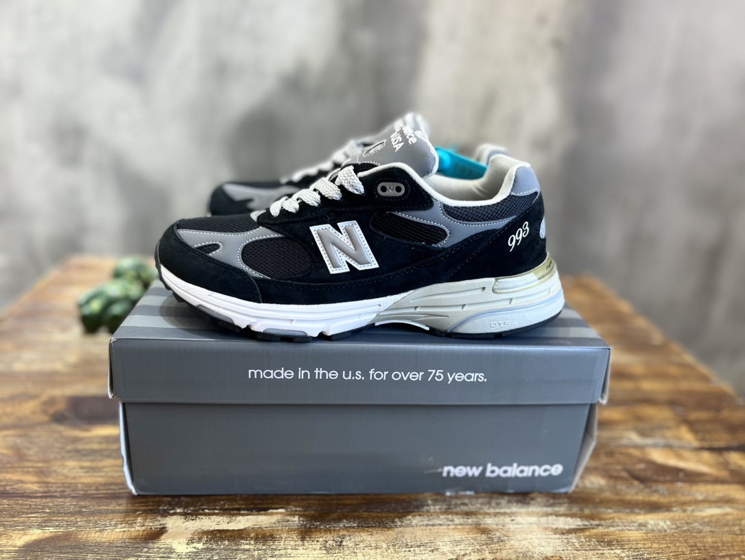 New Balance 993
