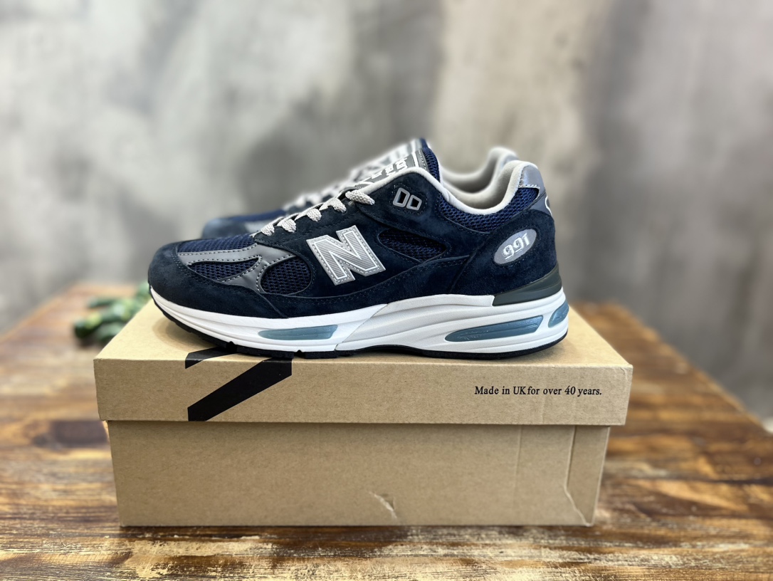 New Balance 991