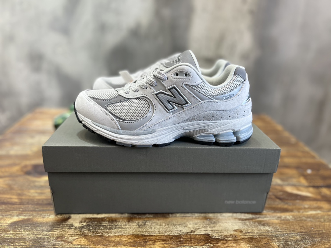 New Balance 2002R