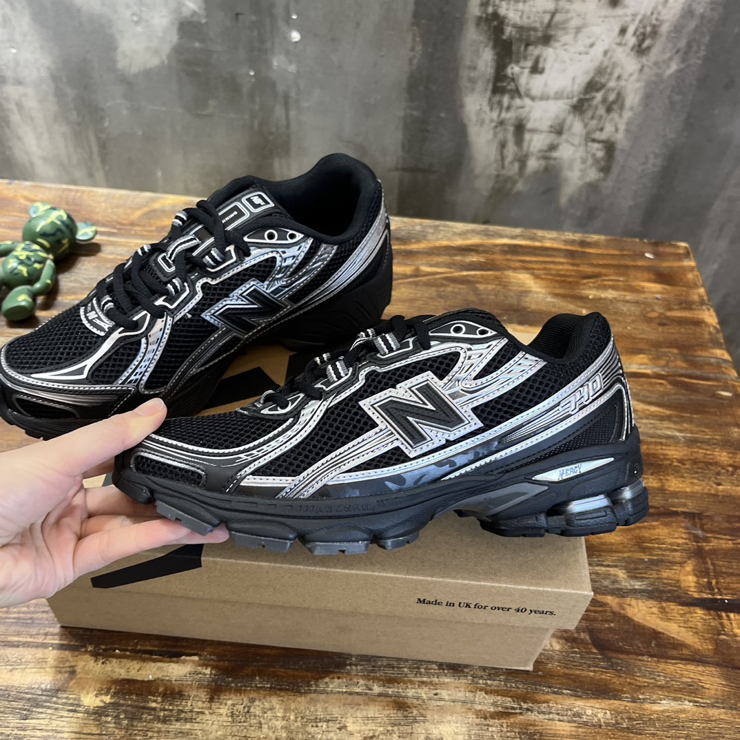 New Balance 740