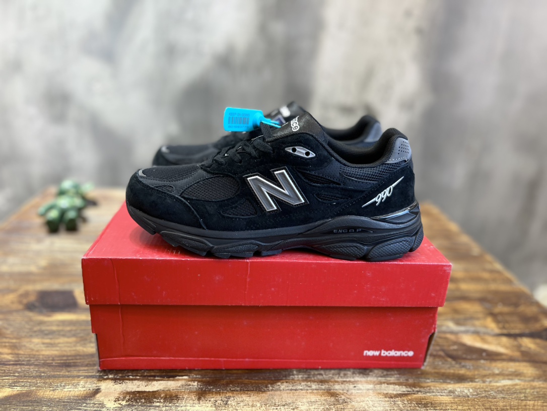 New Balance 990