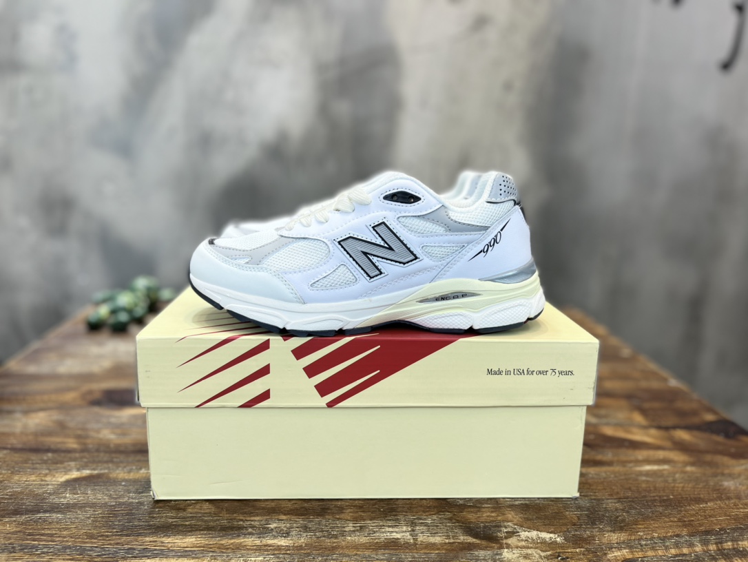 New Balance 990