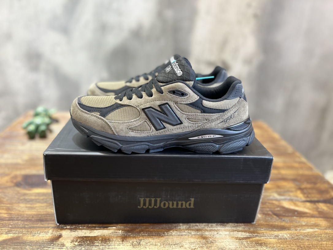New Balance 990