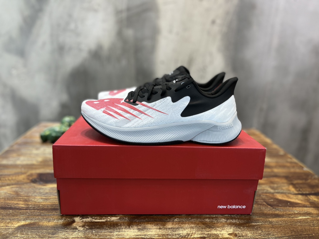 New Balance FueCell prism