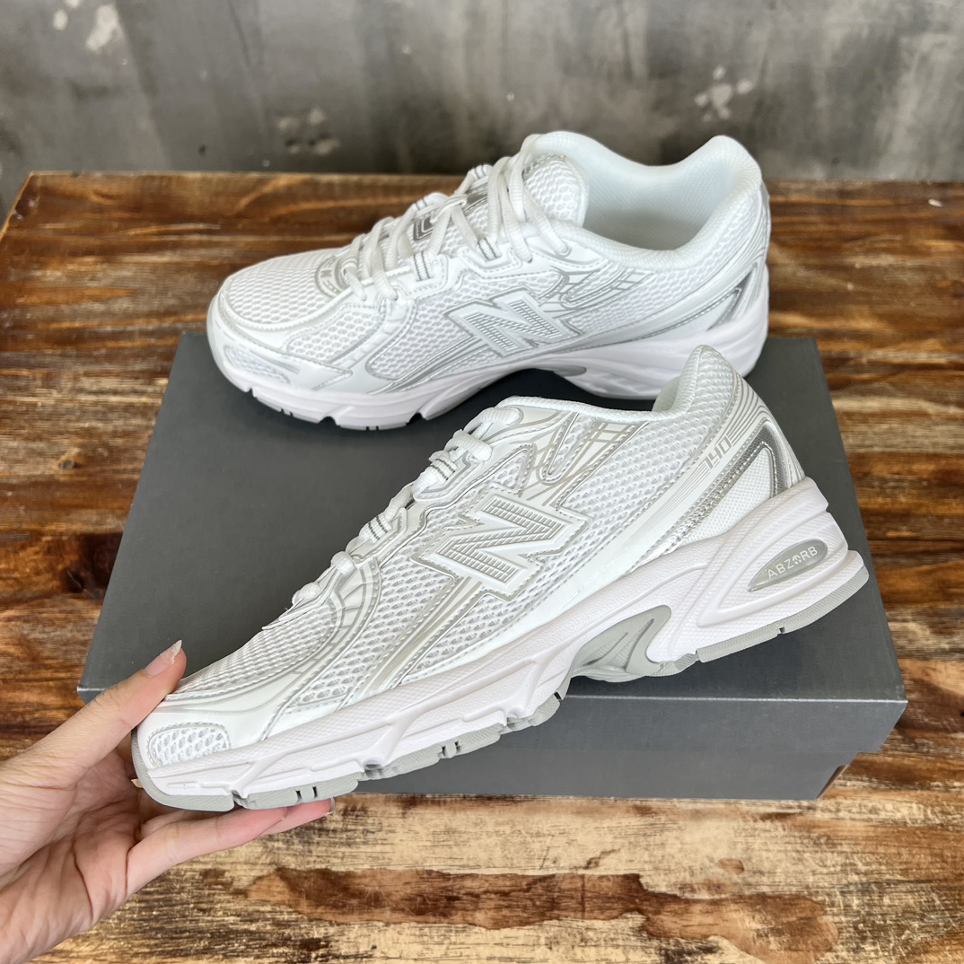 New Balance 740