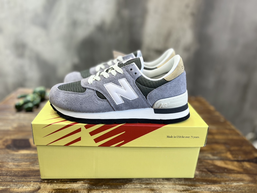 New Balance 990