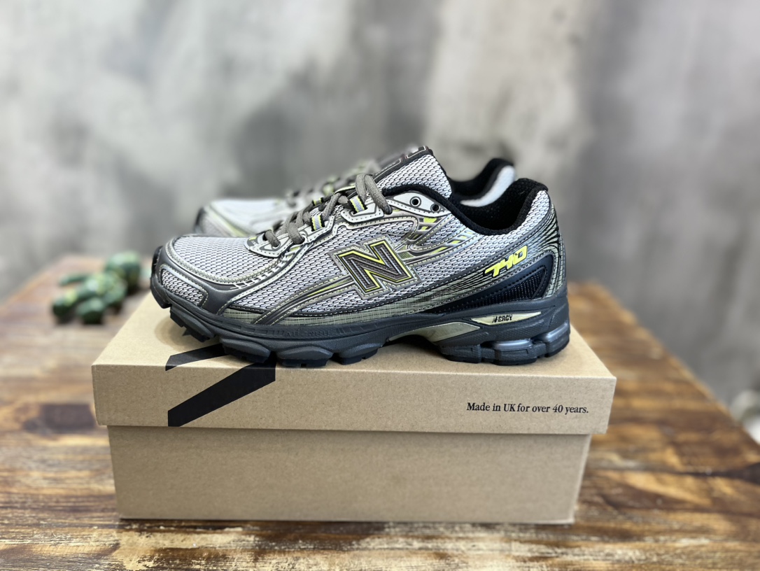 New Balance 740