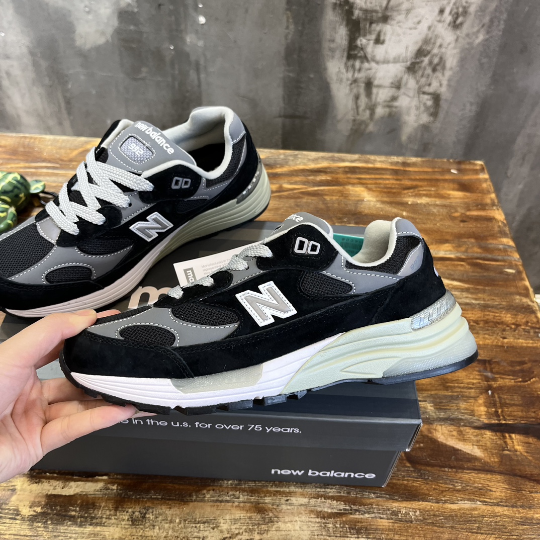 New Balance 992