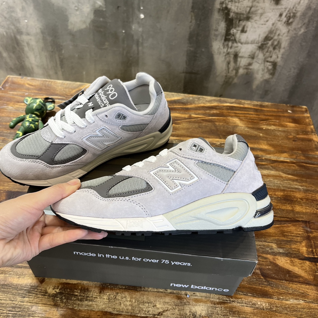 New Balance 990