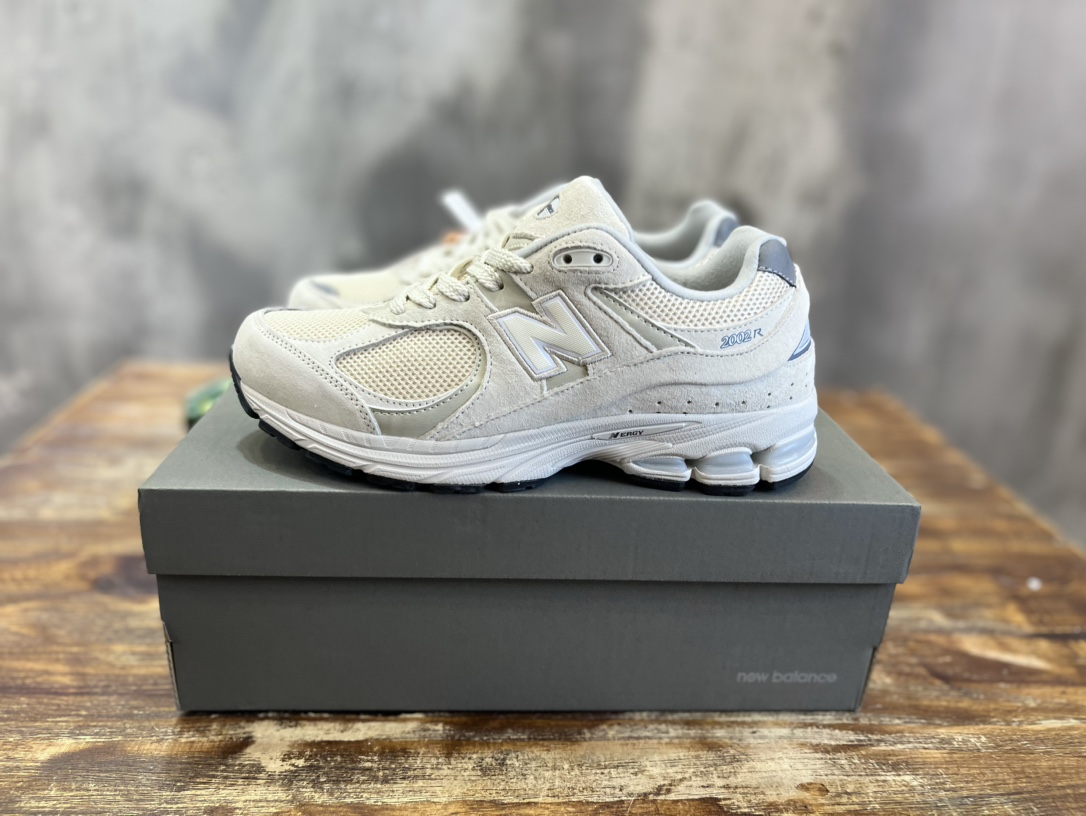 New Balance 2002R