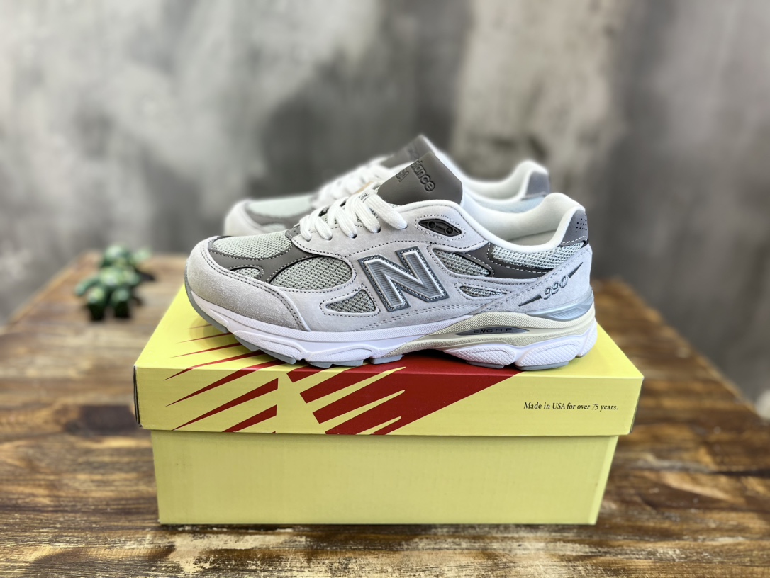 New Balance 990