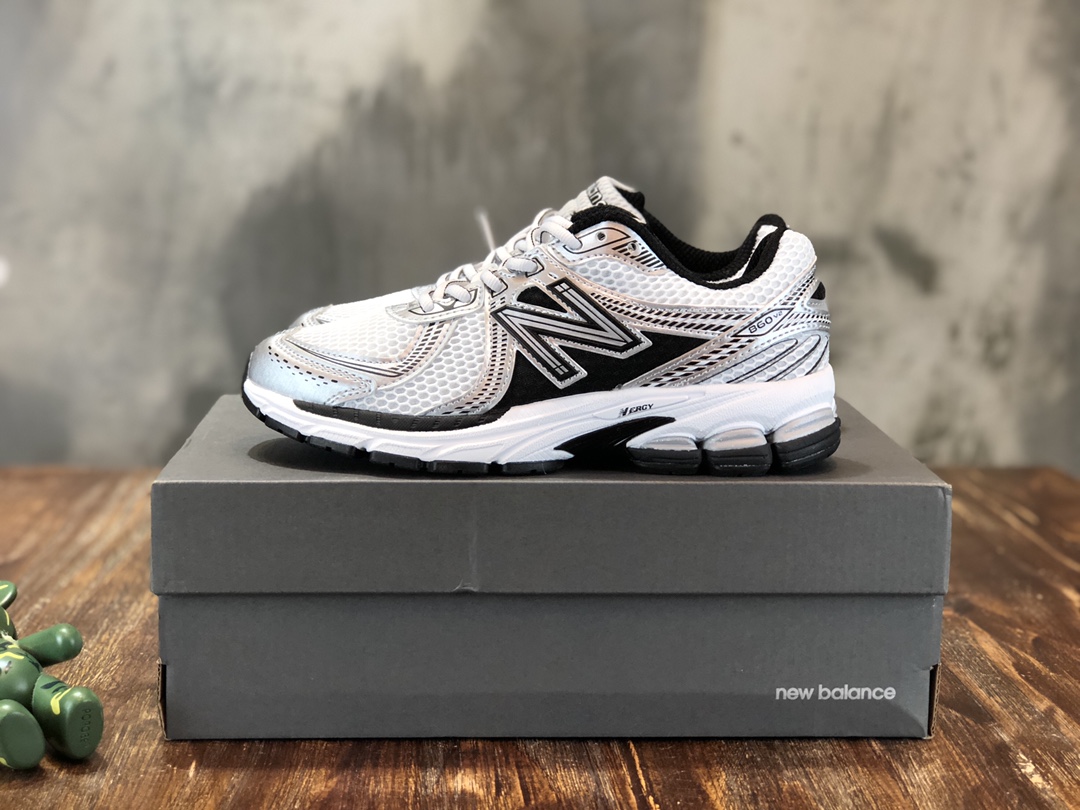 New Balance 860