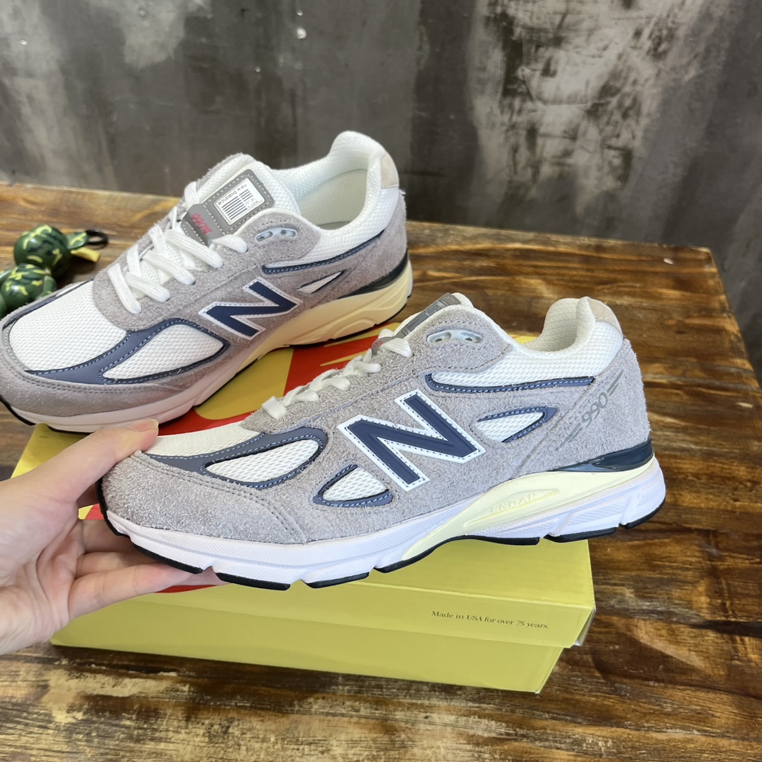New Balance 990