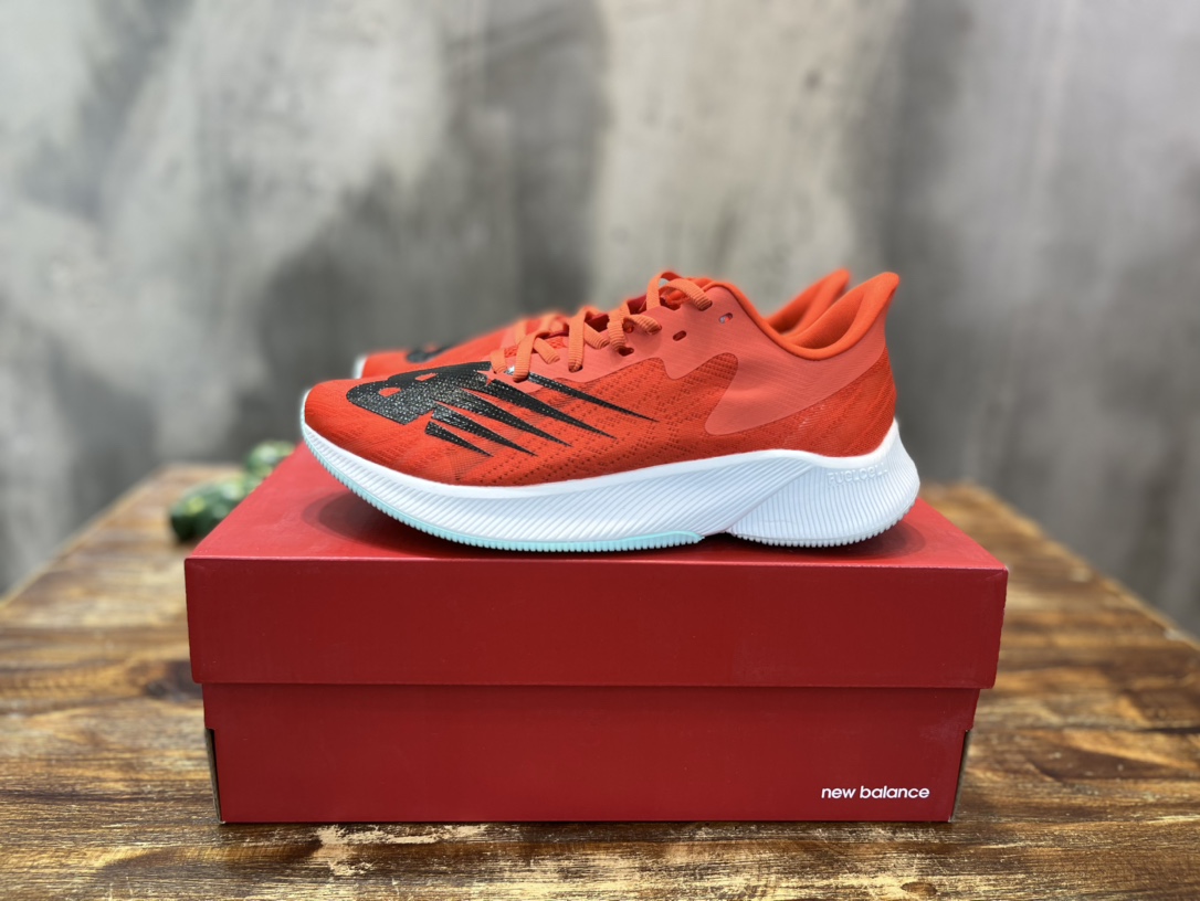 New Balance FueCell prism