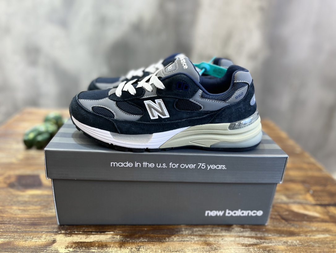 New Balance 992
