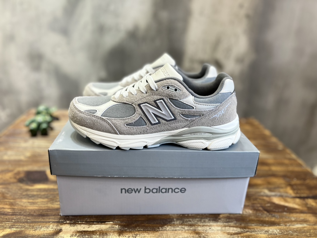New Balance 990