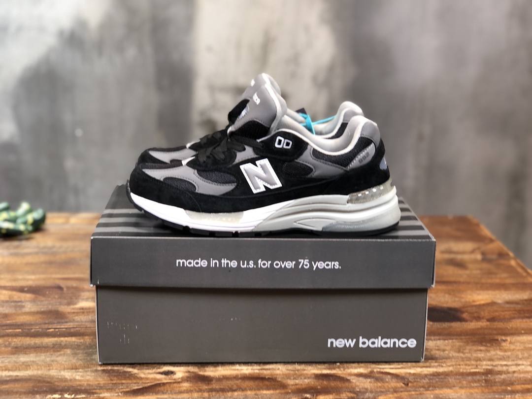 New Balance 992