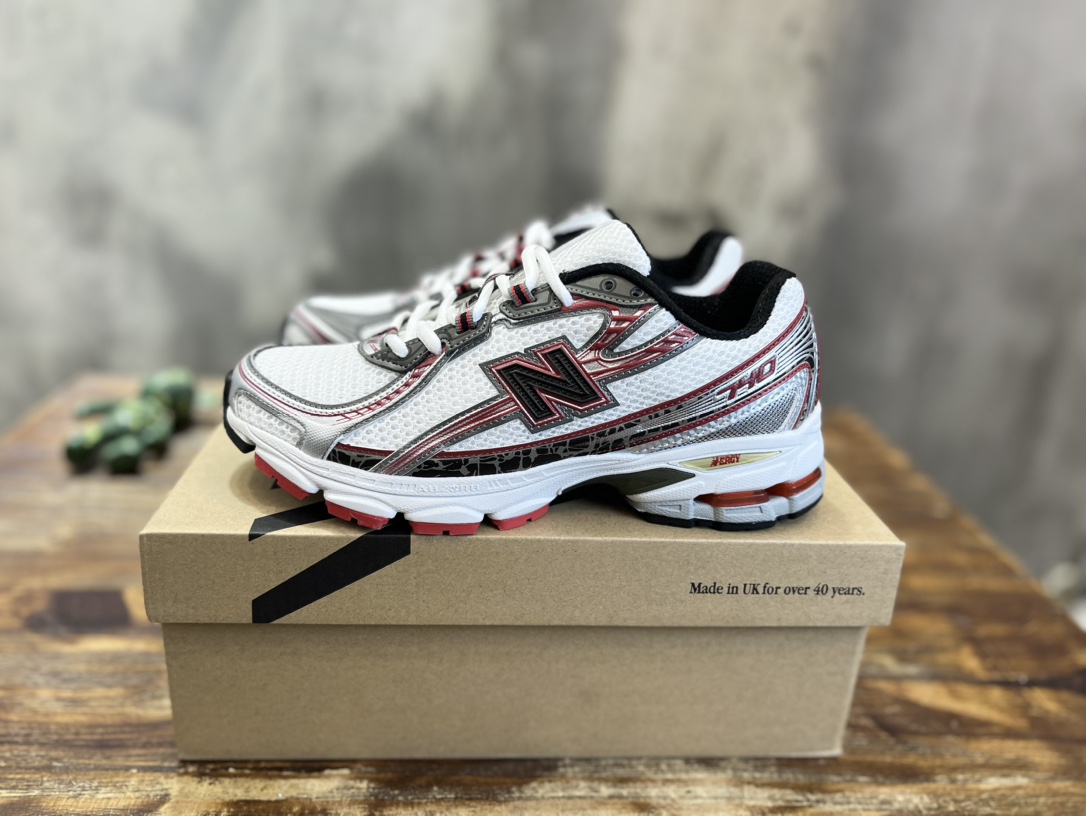 New Balance 740