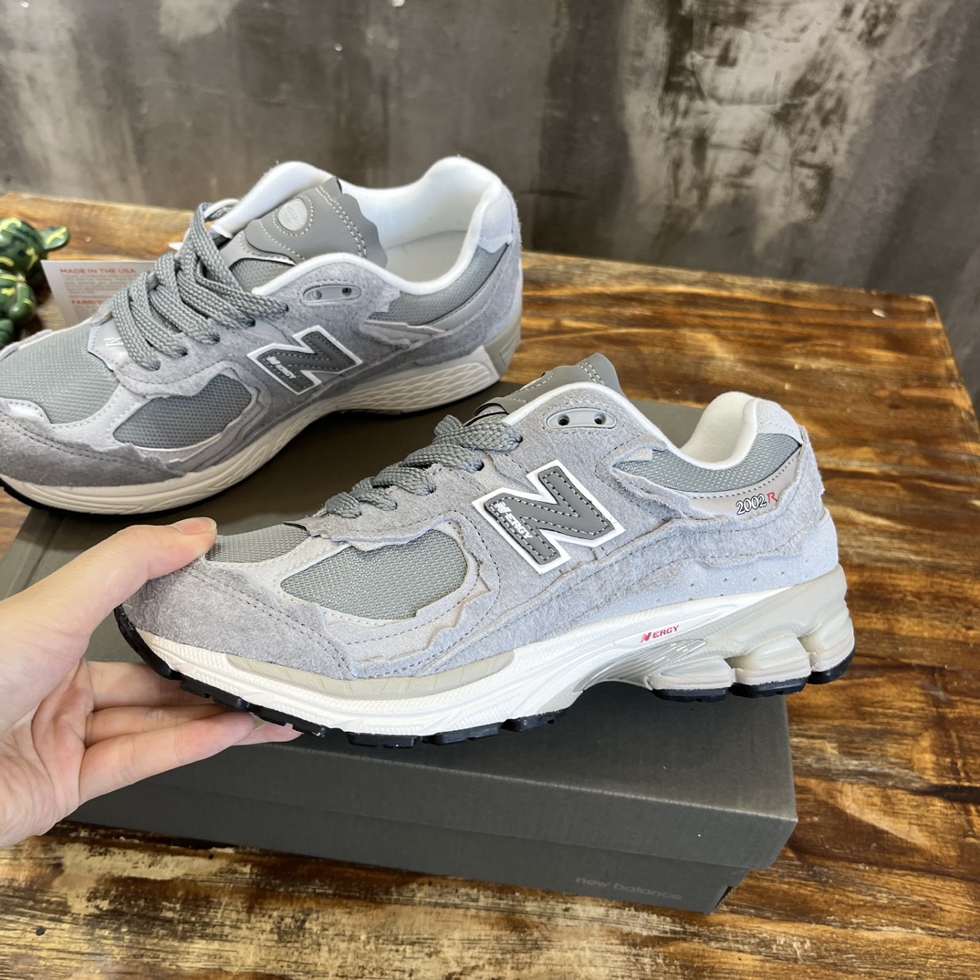 New Balance 2002R