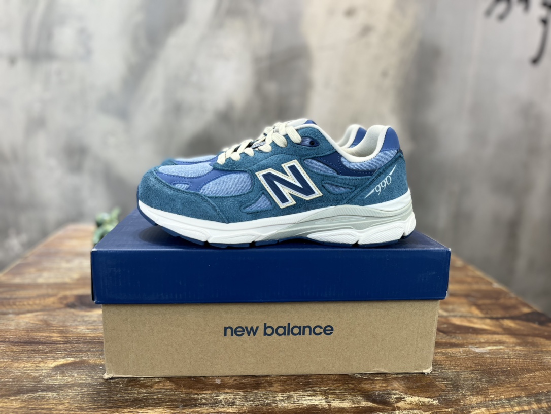 New Balance 990