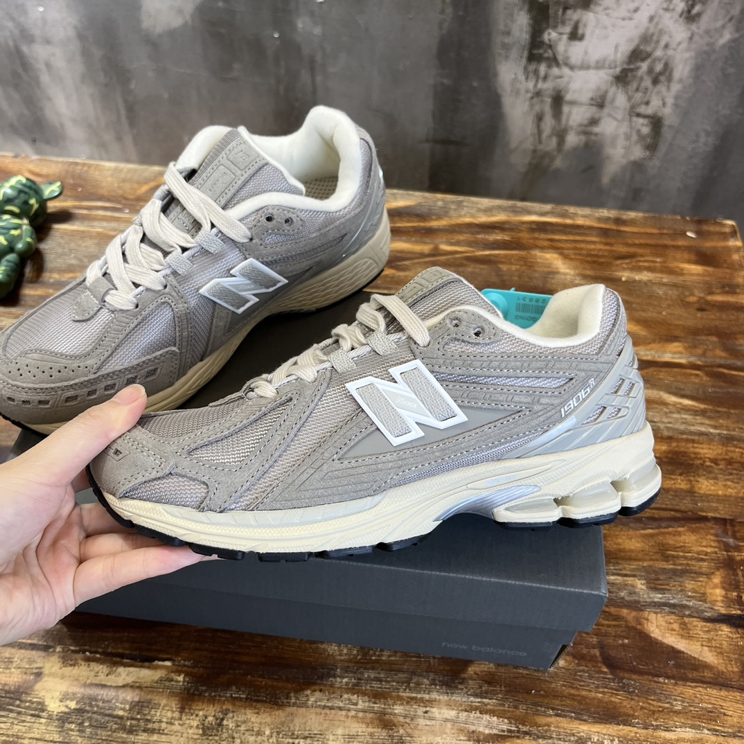 New Balance 1906