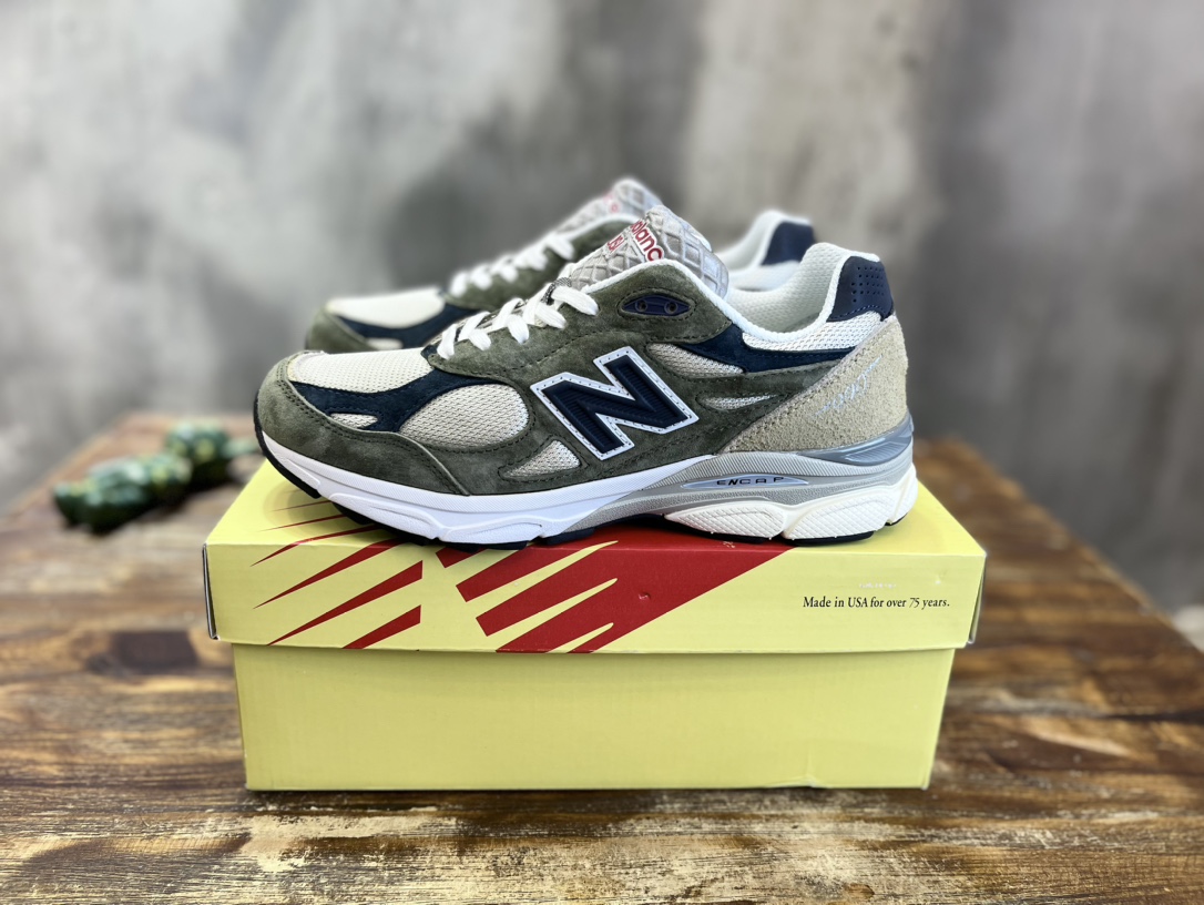 New Balance 990