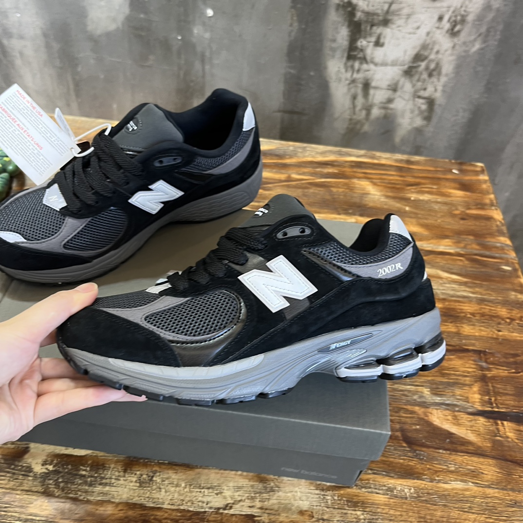 New Balance 2002R