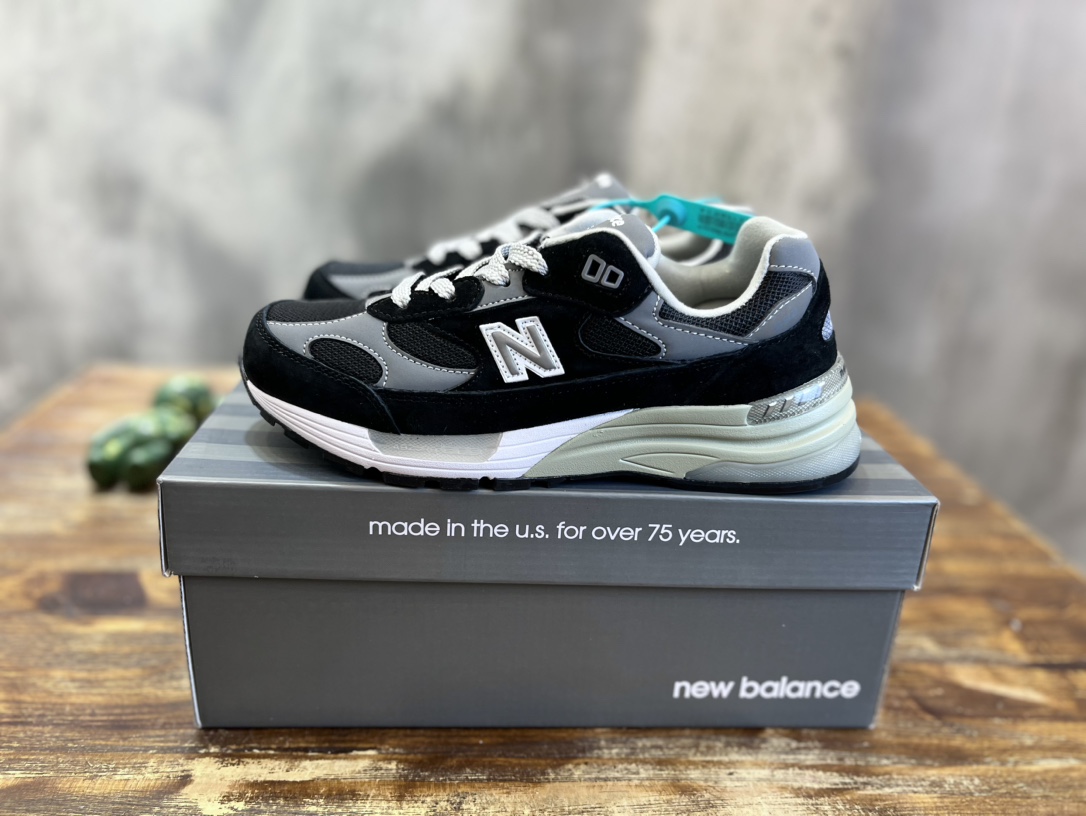 New Balance 992