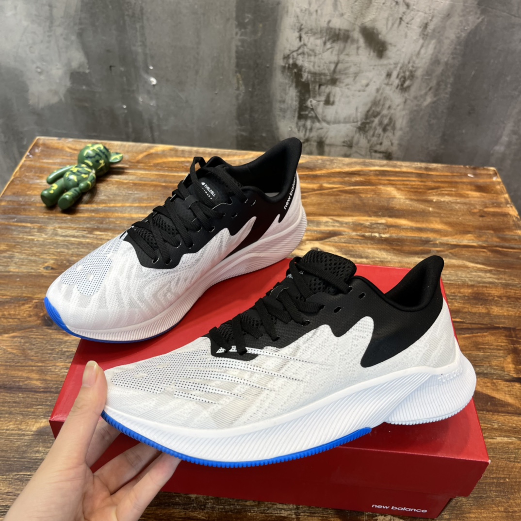 New Balance FueCell prism