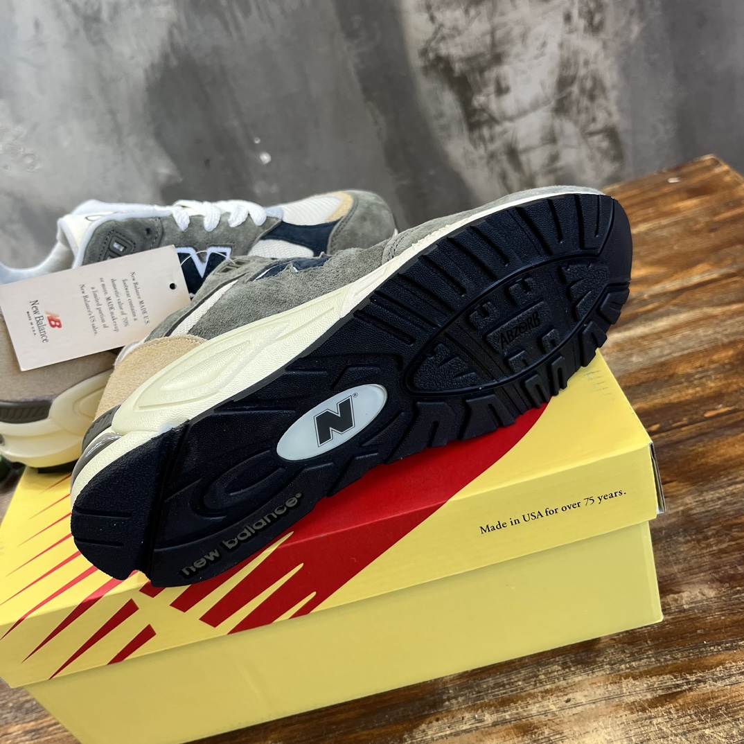 New Balance 990