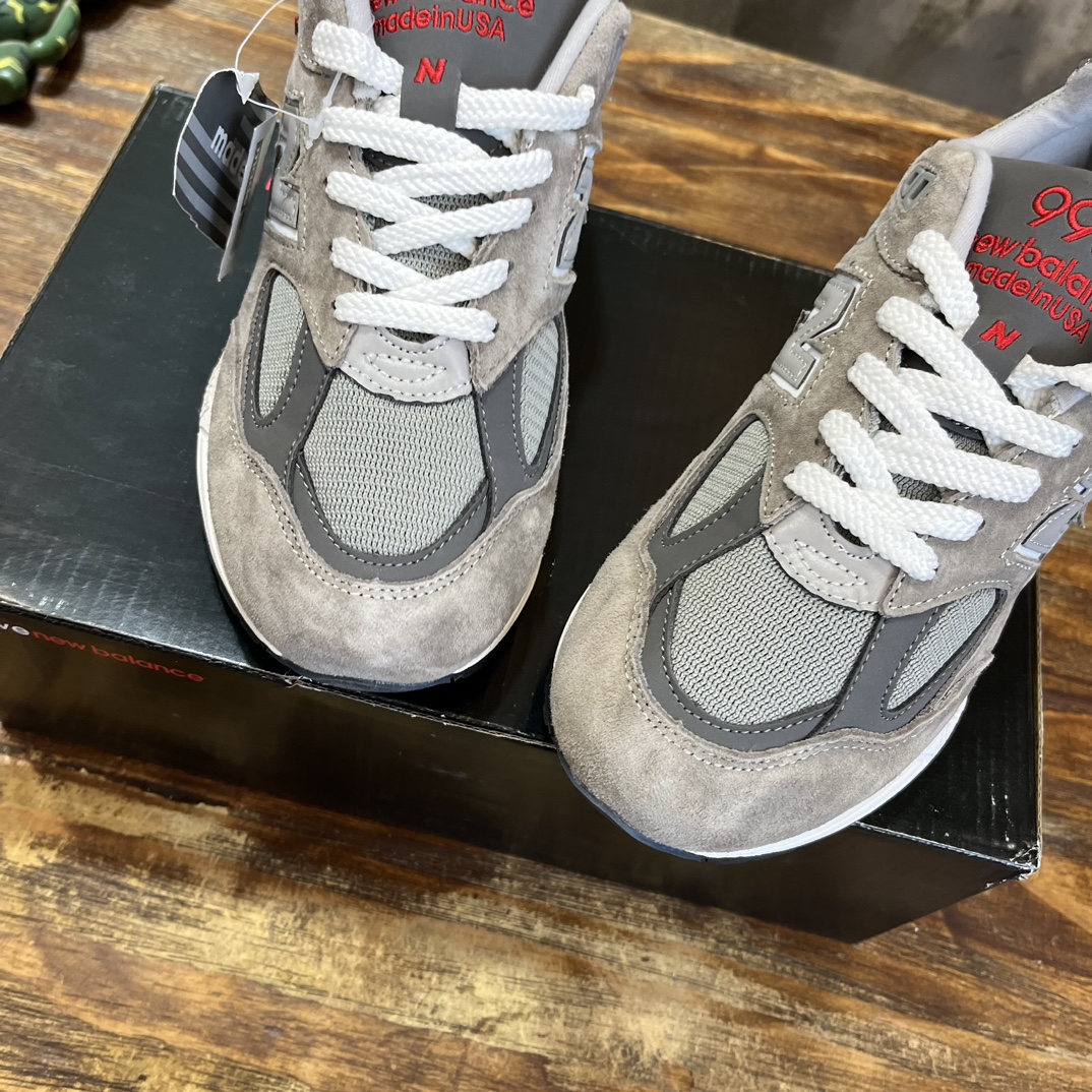 New Balance 990