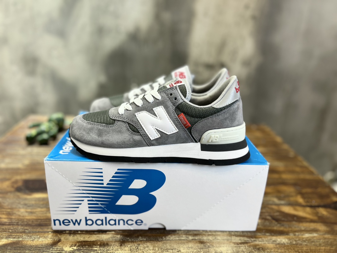 New Balance 990
