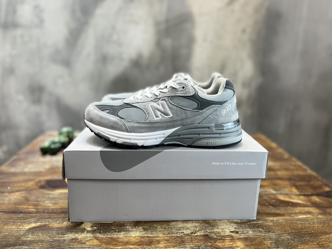 New Balance 993