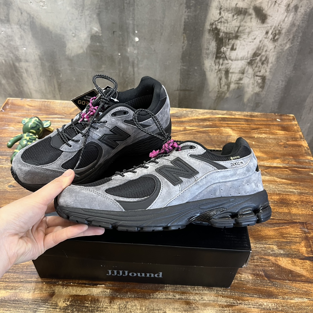 New Balance 2002R
