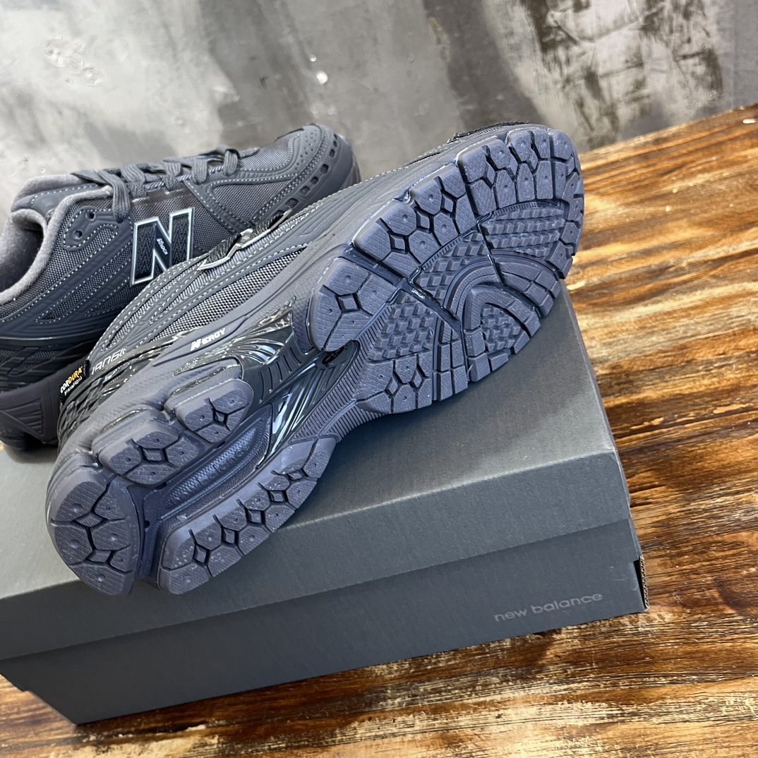 New Balance 1906