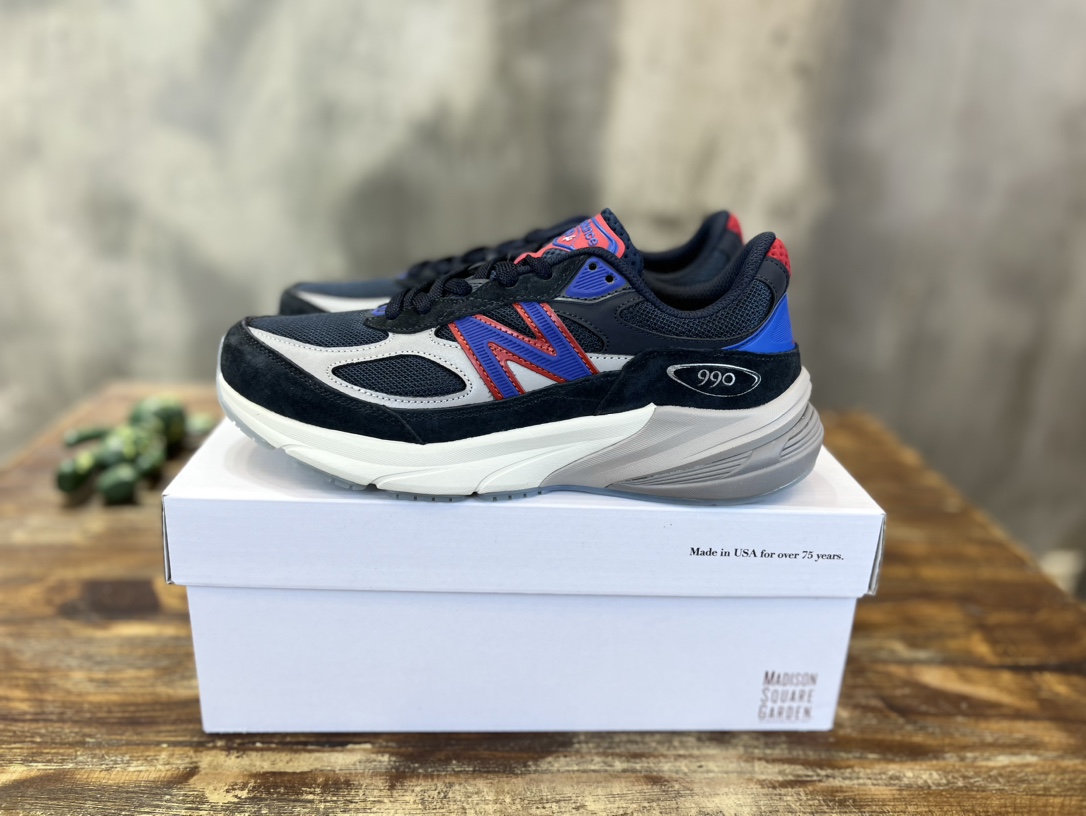 New Balance 990