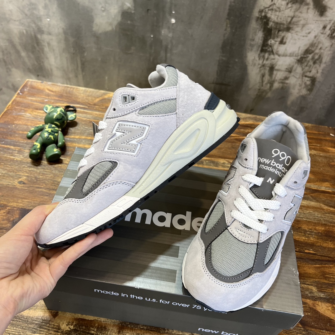 New Balance 990